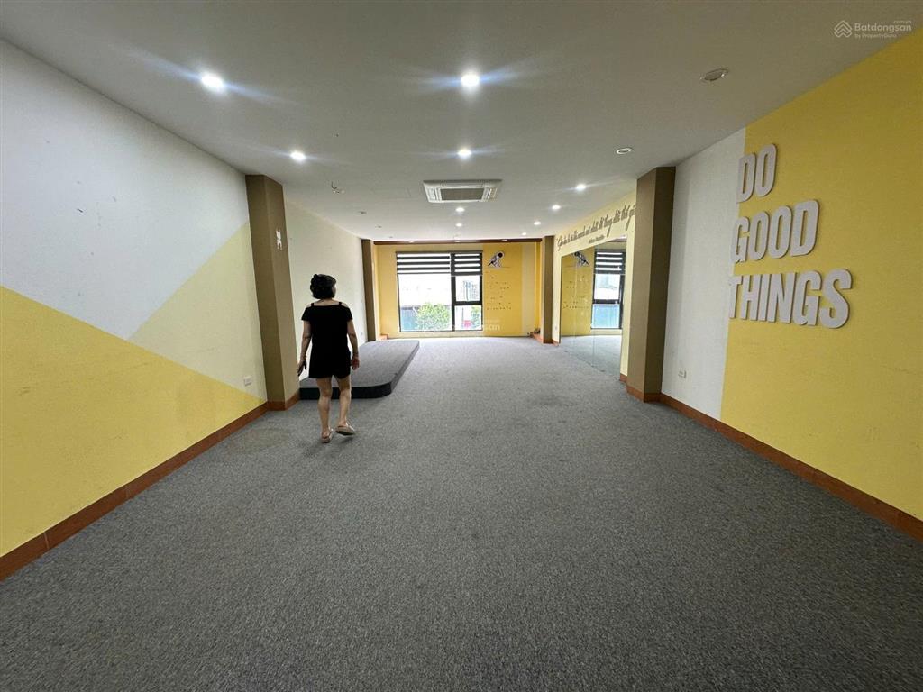 Cho thuê văn phòng 70 m2 tại vạn phúc, gần ngã tư vạn phúc tố hữu, sàn thông như hình