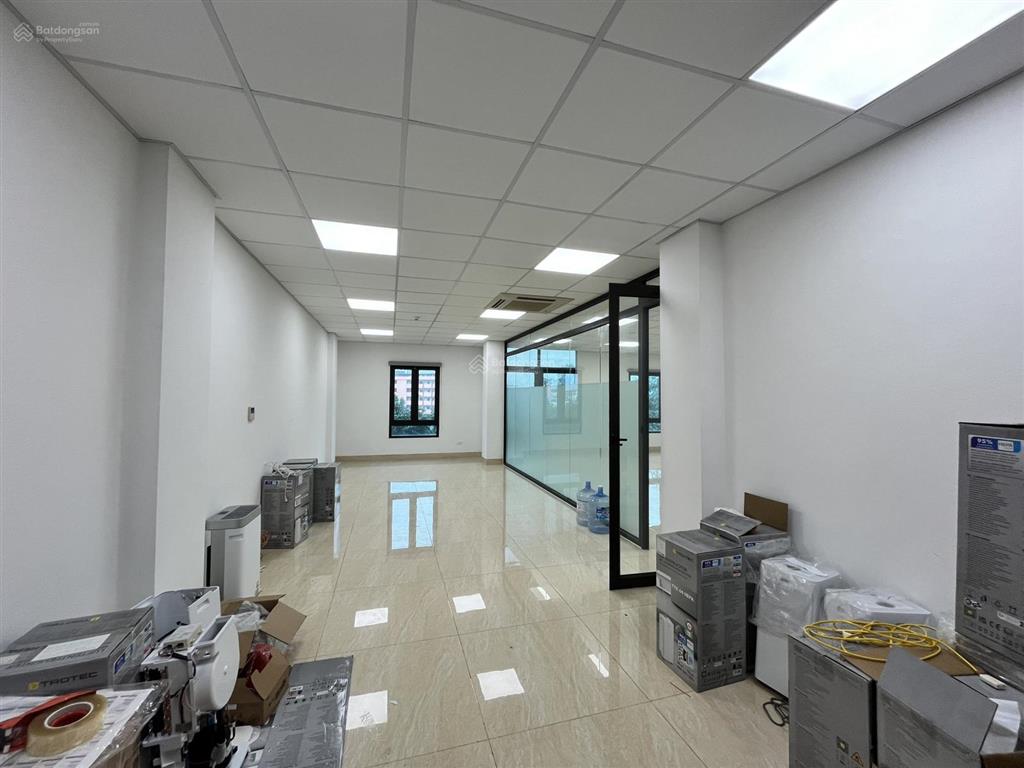 Cho thuê sàn văn phòng 110m2 tại dương nội, mặt sàn đã ngăn 2 phòng làm việc, vp như ảnh