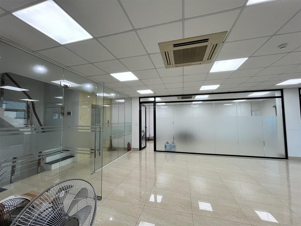 Cho thuê sàn văn phòng 110m2 tại dương nội, mặt sàn đã ngăn 2 phòng làm việc, vp như ảnh