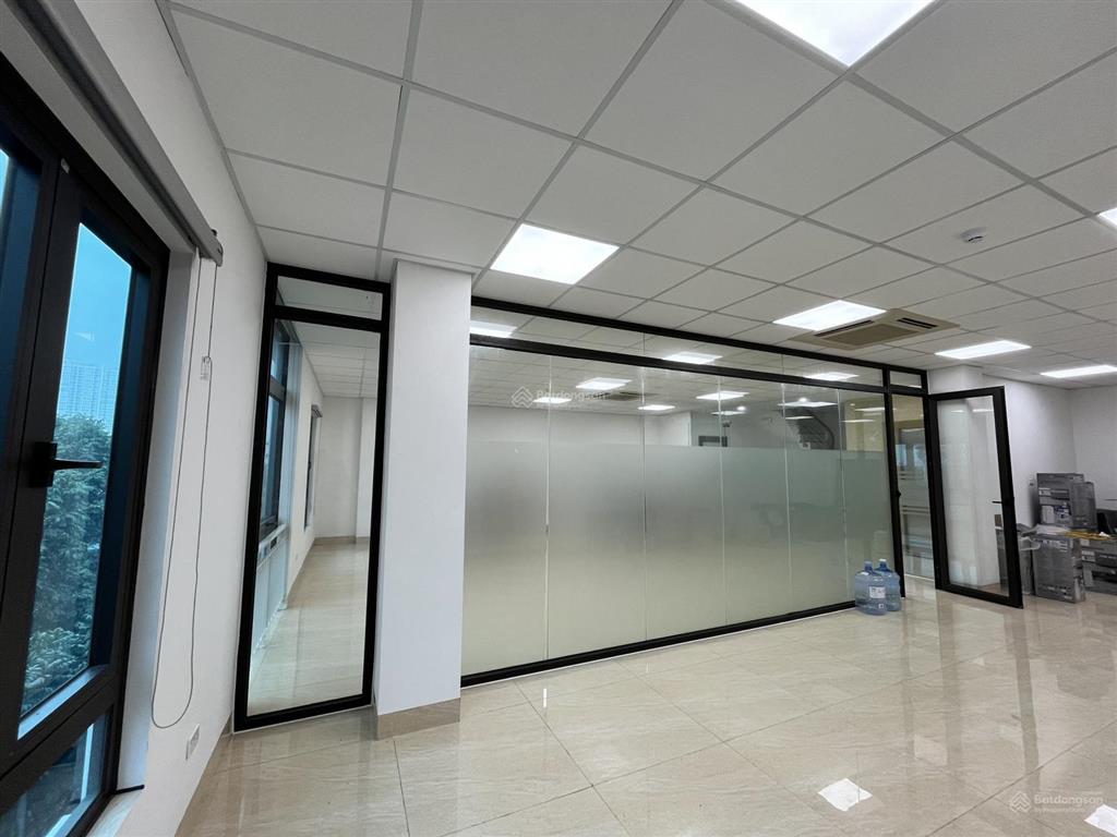 Cho thuê sàn văn phòng 110m2 tại dương nội, mặt sàn đã ngăn 2 phòng làm việc, vp như ảnh