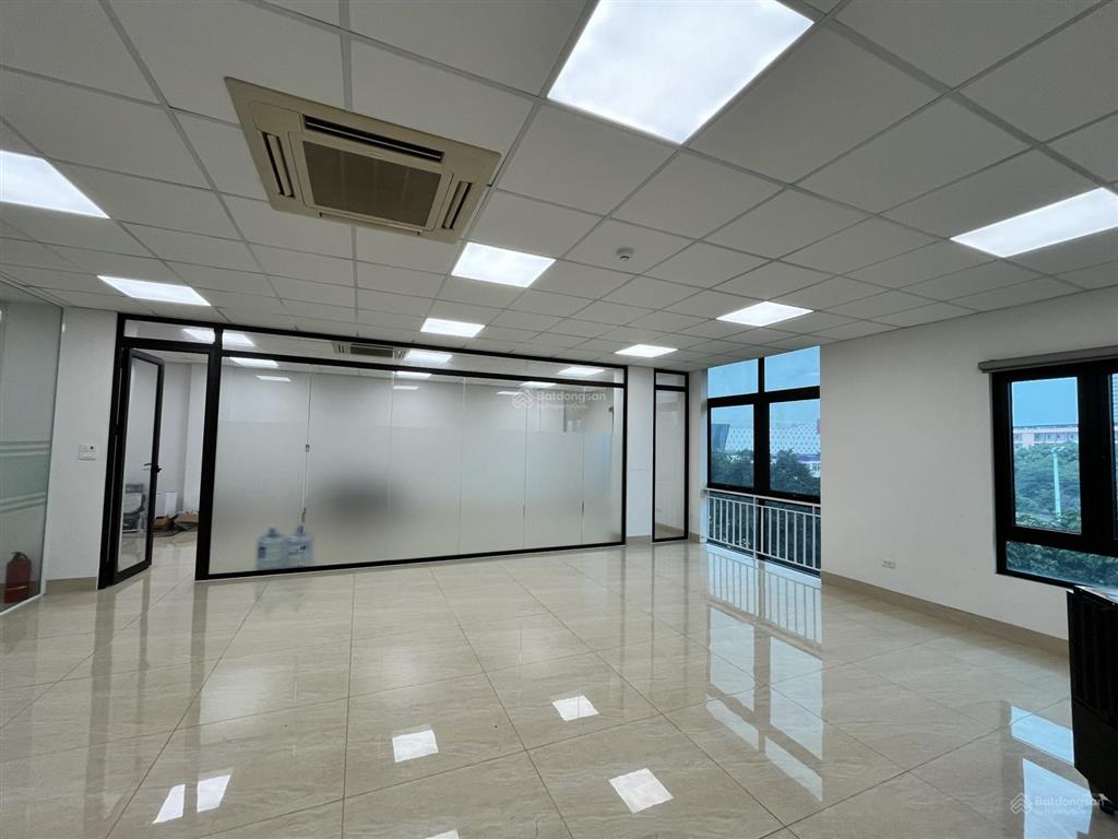 Cho thuê sàn văn phòng 110m2 tại dương nội, mặt sàn đã ngăn 2 phòng làm việc, vp như ảnh