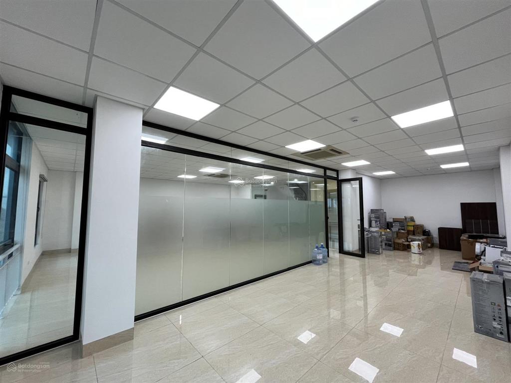 Cho thuê sàn văn phòng 110m2 tại dương nội, mặt sàn đã ngăn 2 phòng làm việc, vp như ảnh