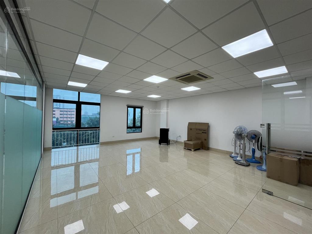 Cho thuê sàn văn phòng 110m2 tại dương nội, mặt sàn đã ngăn 2 phòng làm việc, vp như ảnh