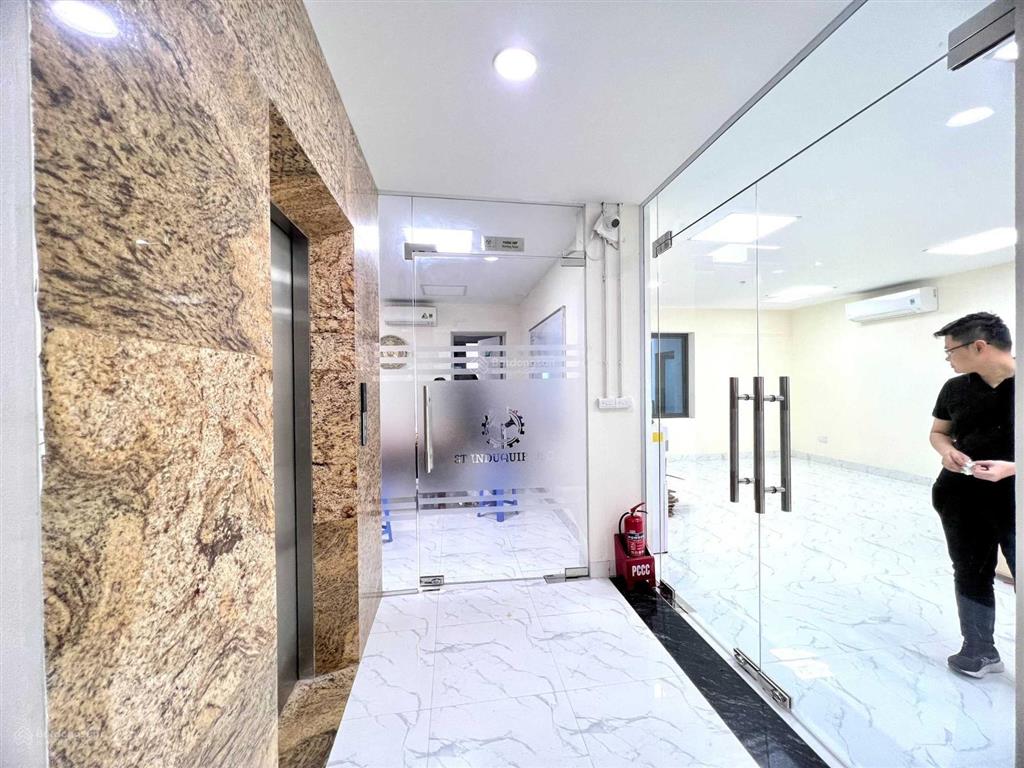 Cho thuê văn phòng tại kiến hưng luxury, diện tích 135 m2/tầng, văn phòng đẹp hiện đại
