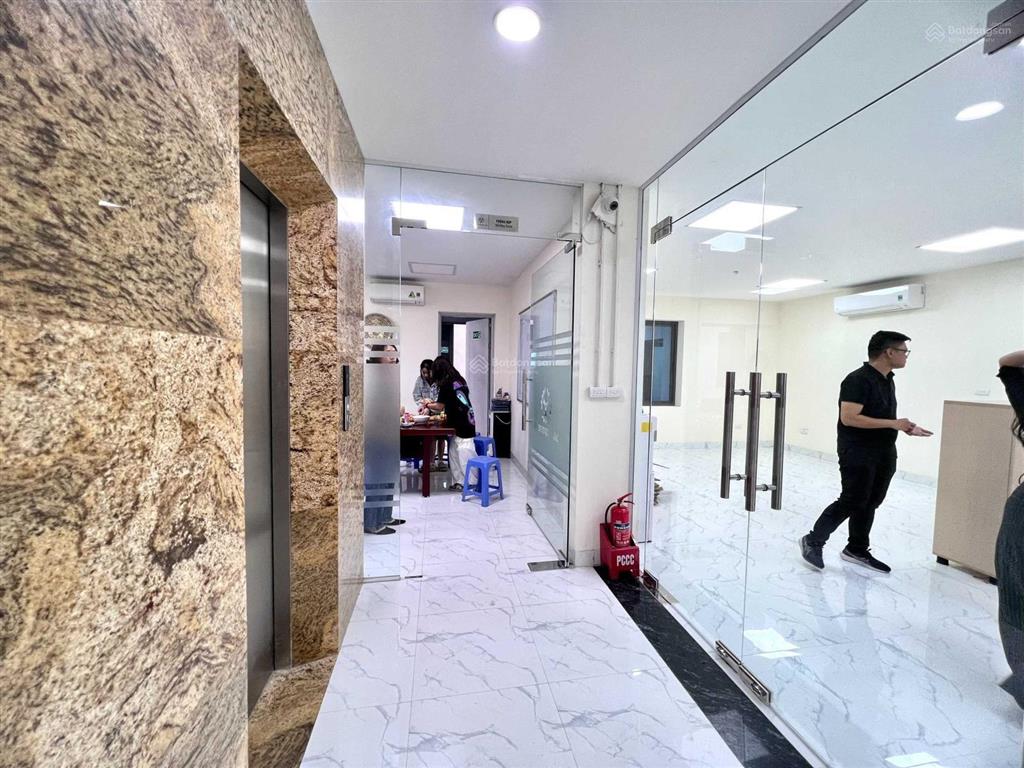 Cho thuê văn phòng tại kiến hưng luxury, diện tích 135 m2/tầng, văn phòng đẹp hiện đại
