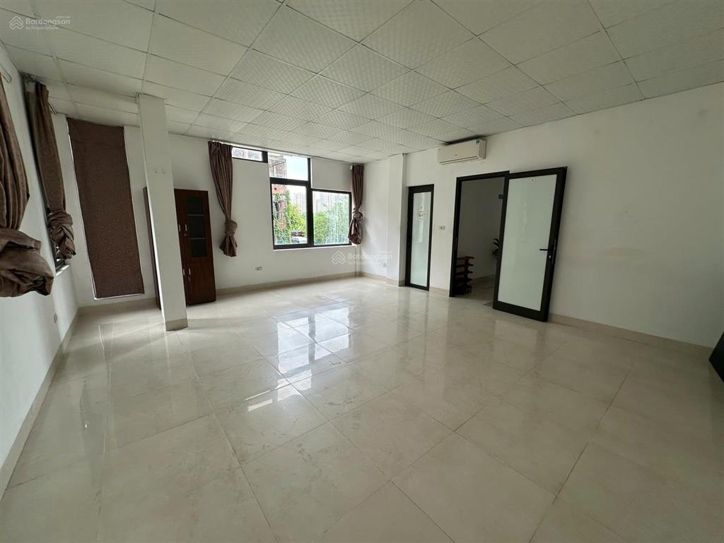 Cho thuê văn phòng vạn phúc 90 m2/tầng, mỗi tầng gồm 2 phòng làm việc