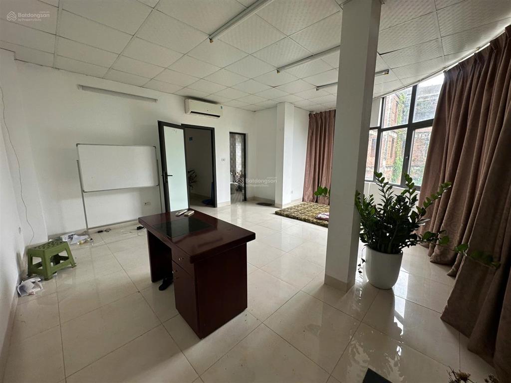 Cho thuê văn phòng vạn phúc 90 m2/tầng, mỗi tầng gồm 2 phòng làm việc