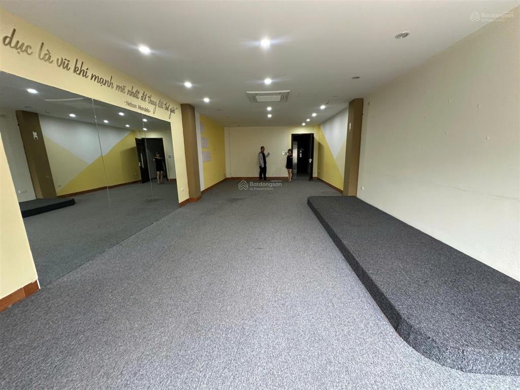 Cho thuê văn phòng 70 m2 tại vạn phúc, gần ngã tư vạn phúc tố hữu, sàn thông như hình
