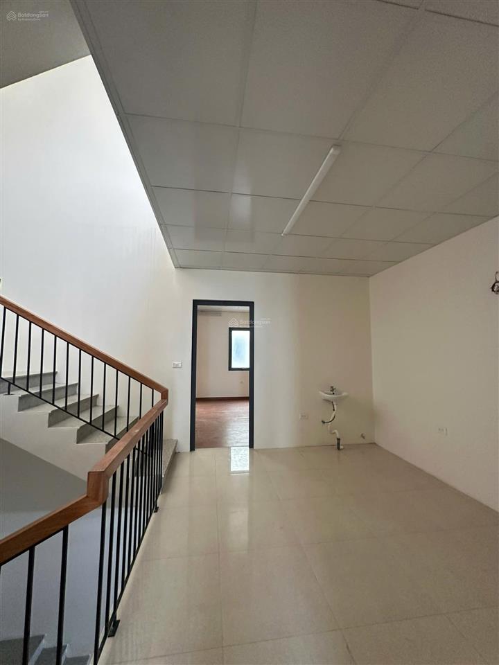 Cho thuê nhà liền kề ngõ 214 nguyễn xiển, diện tích 93 m2 x 5 tầng, ngõ ô tô, nhà đẹp hiện đại