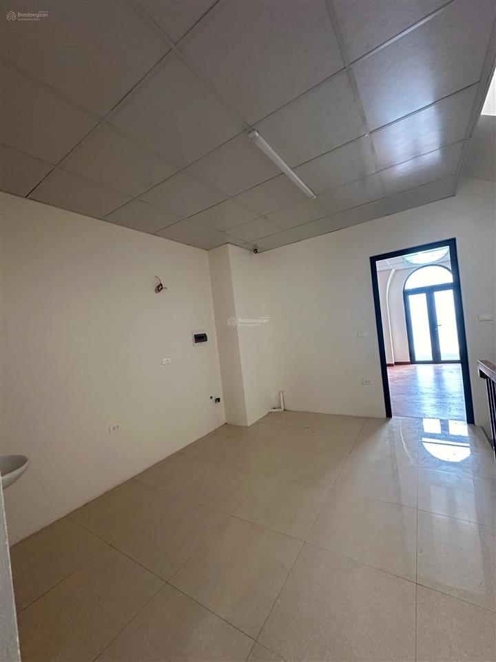 Cho thuê nhà liền kề ngõ 214 nguyễn xiển, diện tích 93 m2 x 5 tầng, ngõ ô tô, nhà đẹp hiện đại