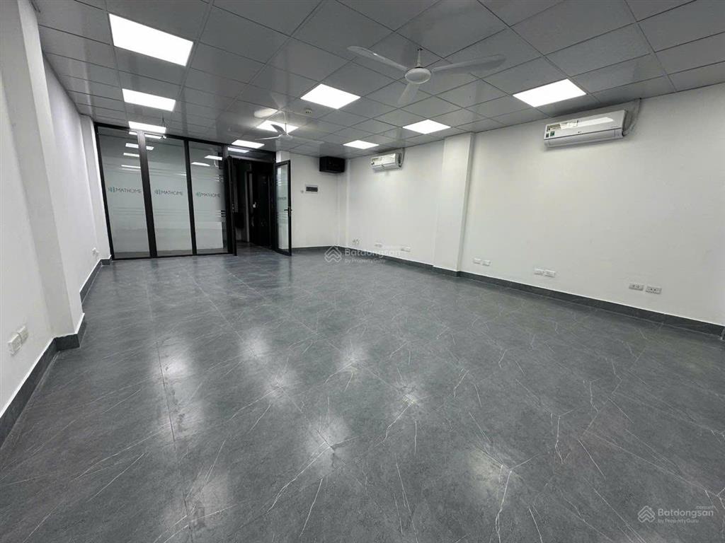 Cho thuê văn phòng gần ngã tư khuất duy tiến  nguyễn xiển, 60 m2/tầng, sàn thông đẹp giá rẻ
