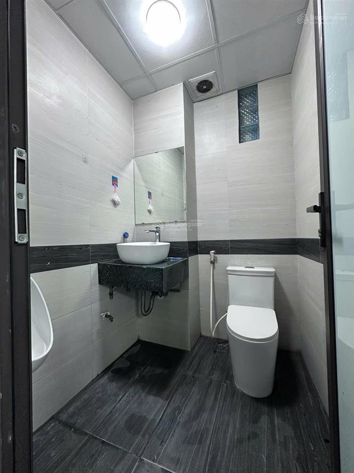 Cho thuê văn phòng gần ngã tư khuất duy tiến  nguyễn xiển, 60 m2/tầng, sàn thông đẹp giá rẻ