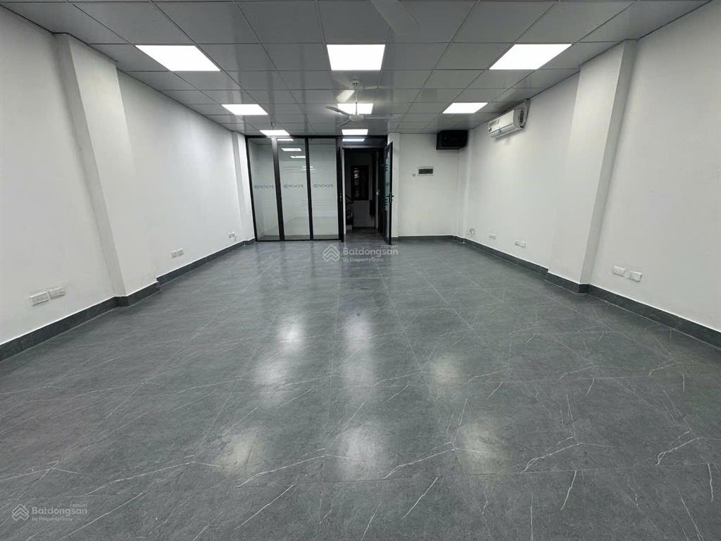 Cho thuê văn phòng gần ngã tư khuất duy tiến  nguyễn xiển, 60 m2/tầng, sàn thông đẹp giá rẻ