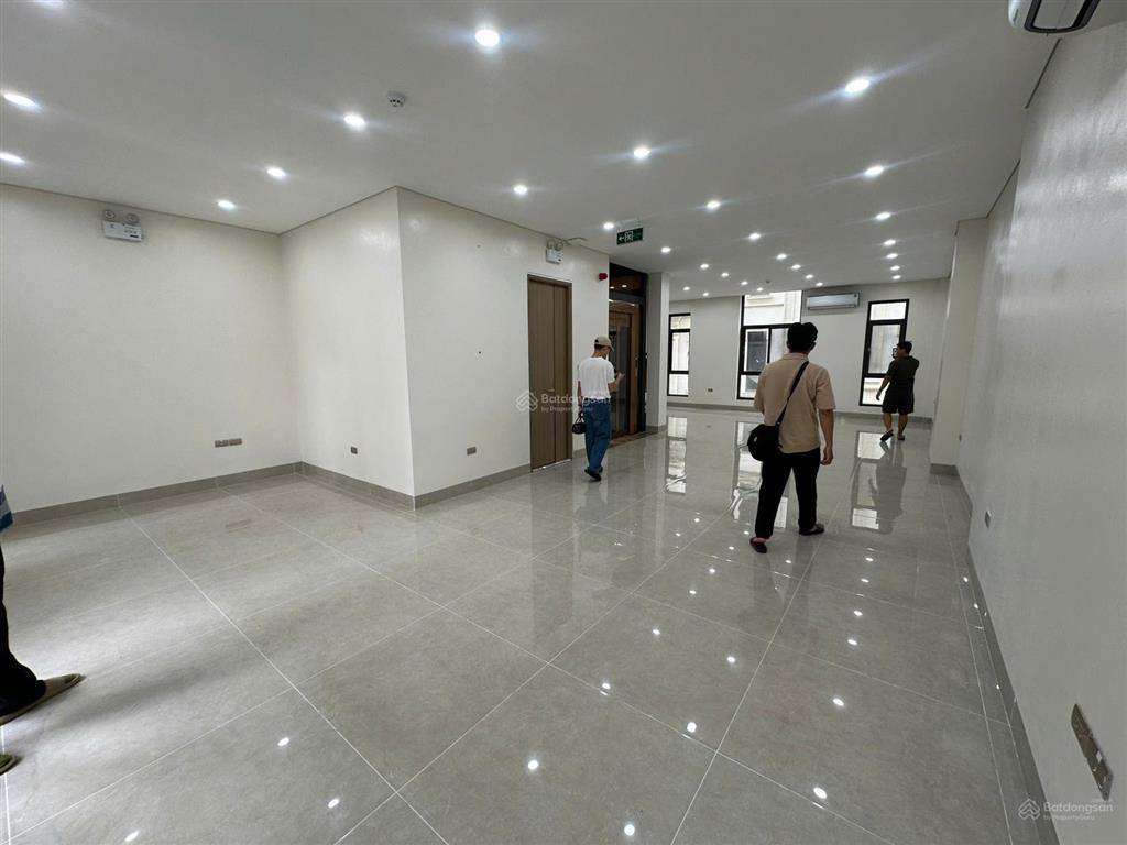 Cho thuê sàn văn phòng him lam vạn phúc, diện tích 90 m2/tầng, sàn thông đẹp, vừa hoàn thiện