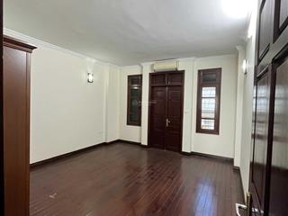 Cho thuê nhà riêng phân lô khuất duy tiến, ô tô vào nhà, nhà đồ cơ bản, nhà đẹp