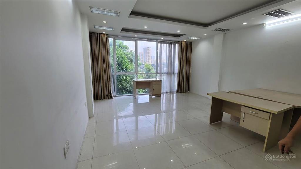 Cho thuê văn phòng 30m2 đại lộ thăng long, đối diện trung tâm hội nghị quốc gia