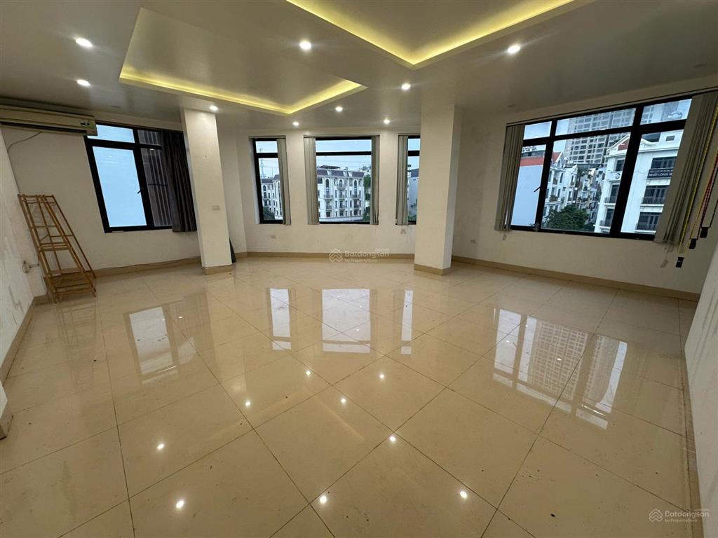 Cho thuê văn phòng dịch vụ vạn phúc, diện tích 40m2, sàn view thoáng như ảnh
