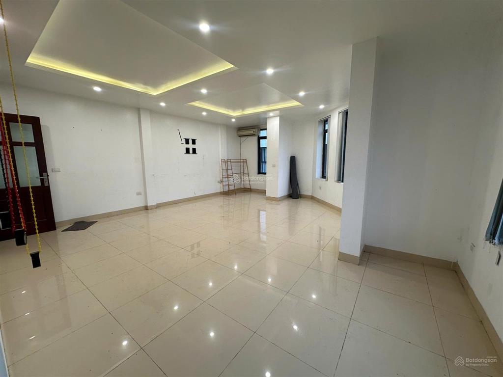 Cho thuê văn phòng dịch vụ vạn phúc, diện tích 40m2, sàn view thoáng như ảnh