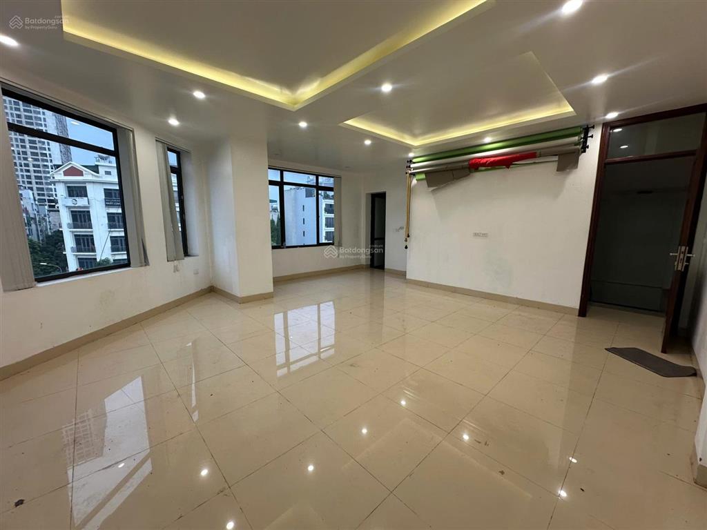 Cho thuê văn phòng dịch vụ vạn phúc, diện tích 40m2, sàn view thoáng như ảnh