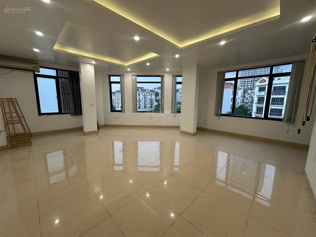 Cho thuê văn phòng dịch vụ vạn phúc, diện tích 40m2, sàn view thoáng như ảnh