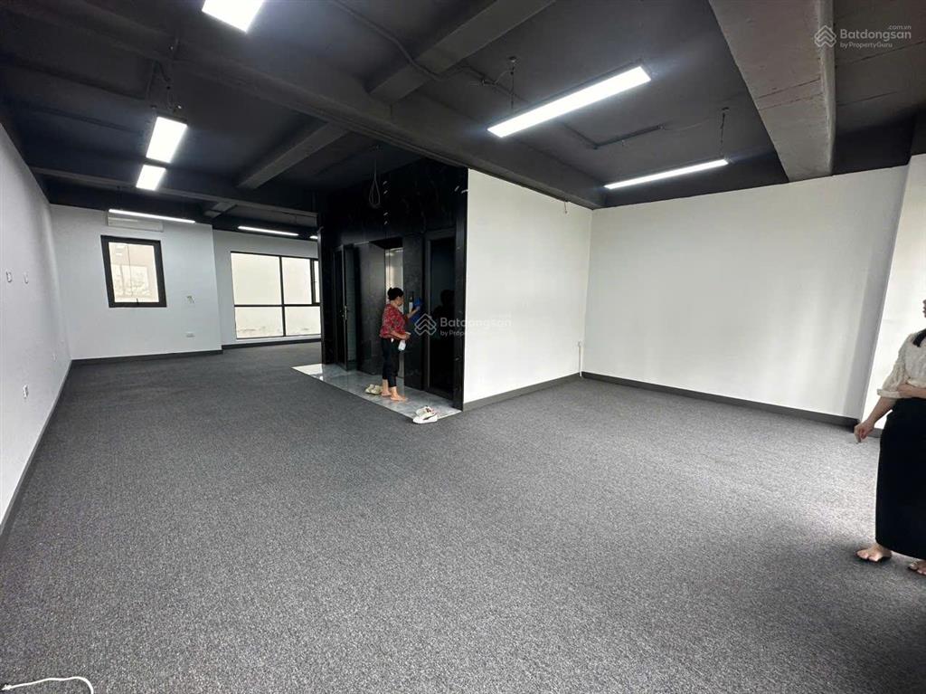 Cho thuê sàn văn phòng tại làng việt kiều châu âu, 90 m2/tầng, sàn thông đẹp, đỗ xe ô tô tiện lợi