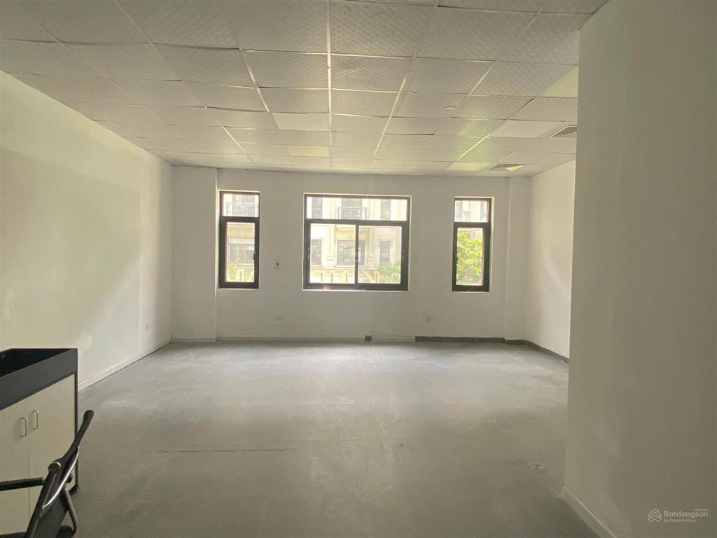 Cho thuê sàn văn phòng him lam vạn phúc, diện tích 90 m2/tầng, sàn thông đẹp, vừa hoàn thiện