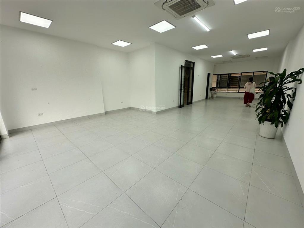 Cho thuê sàn văn phòng him lam vạn phúc, diện tích 98 m2/tầng, sàn thông đẹp, vừa hoàn thiện