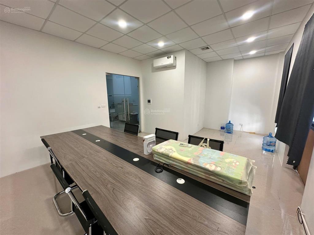 Cho thuê văn phòng tại him lam vạn phúc, 90 m2/tầng gồm 2 phòng làm việc