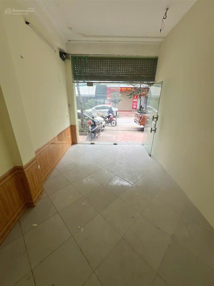 Cho thuê văn phòng tầng 1  20m2 dịch vụ mỗ lao, ô tô đỗ cửa tiện lợi, phù hợp làm vp, cửa hàng