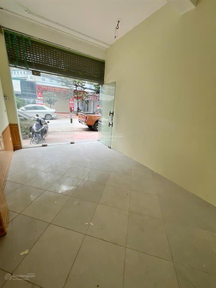 Cho thuê văn phòng tầng 1  20m2 dịch vụ mỗ lao, ô tô đỗ cửa tiện lợi, phù hợp làm vp, cửa hàng