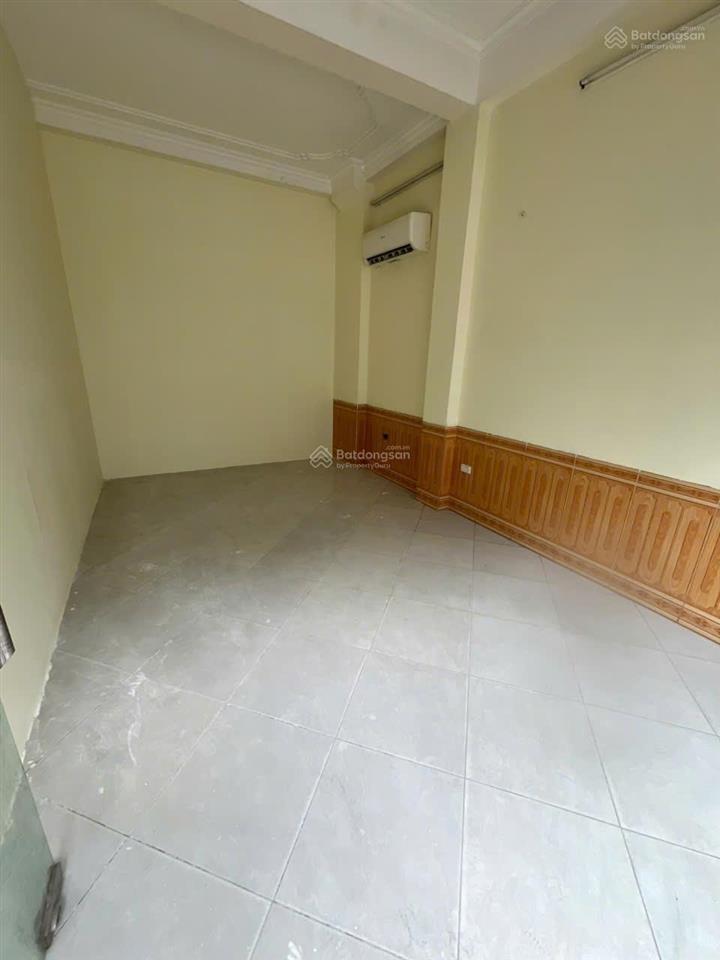 Cho thuê văn phòng tầng 1  20m2 dịch vụ mỗ lao, ô tô đỗ cửa tiện lợi, phù hợp làm vp, cửa hàng