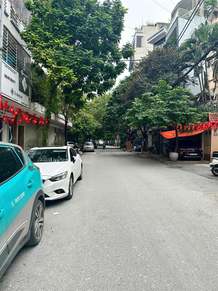 Cho thuê văn phòng tầng 1  20m2 dịch vụ mỗ lao, ô tô đỗ cửa tiện lợi, phù hợp làm vp, cửa hàng