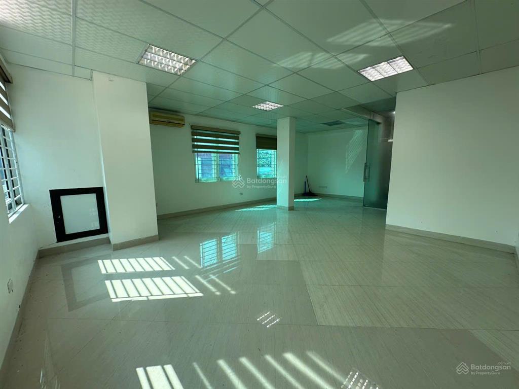 Cho thuê văn phòng tại nguyễn xiển, vị trí đẹp, đường ô tô đỗ, sàn 50 m2