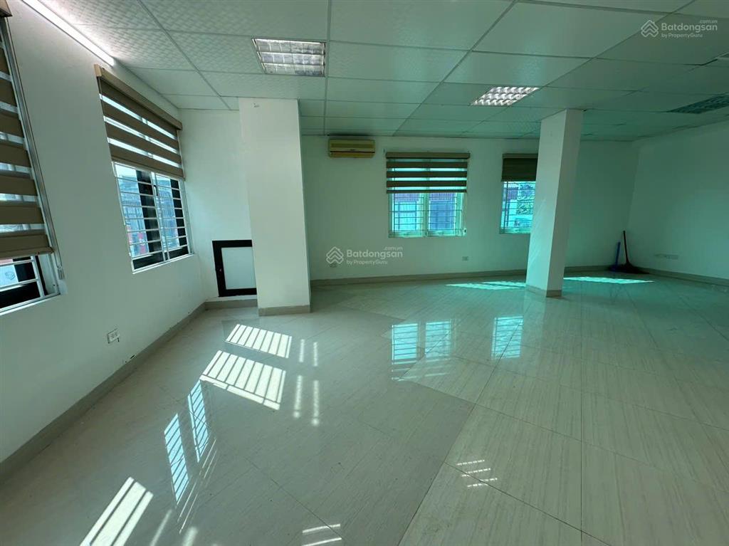 Cho thuê văn phòng tại nguyễn xiển, vị trí đẹp, đường ô tô đỗ, sàn 50 m2