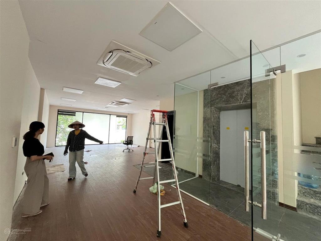 Cho thuê văn phòng tại him lam vạn phúc, 90 m2/tầng, sàn thông, vị trí mặt đường