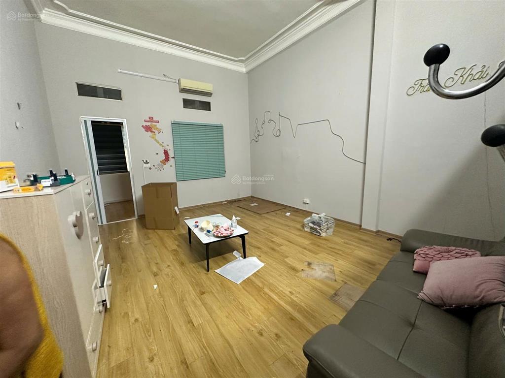 Cho thuê nhà riêng nguyễn trãi, 72 m2 x 3 tầng oto đỗ cửa, giá rẻ