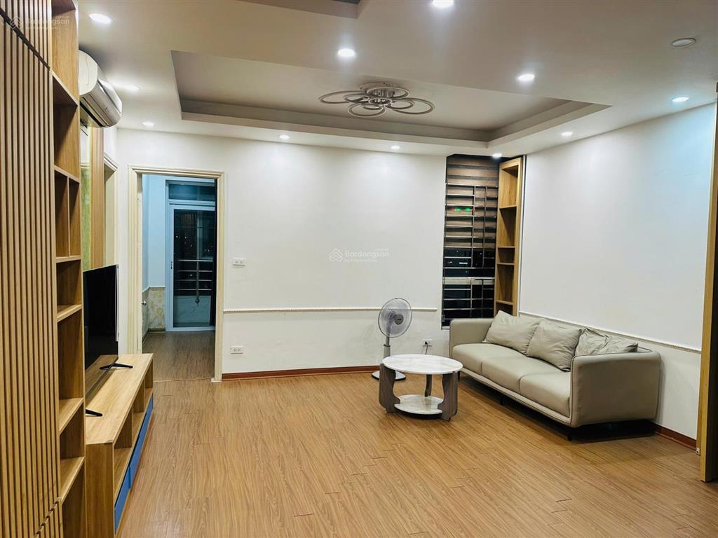 Cho thuê căn hộ 3 ngủ  d11 sunrise building, 90 trần thái tông