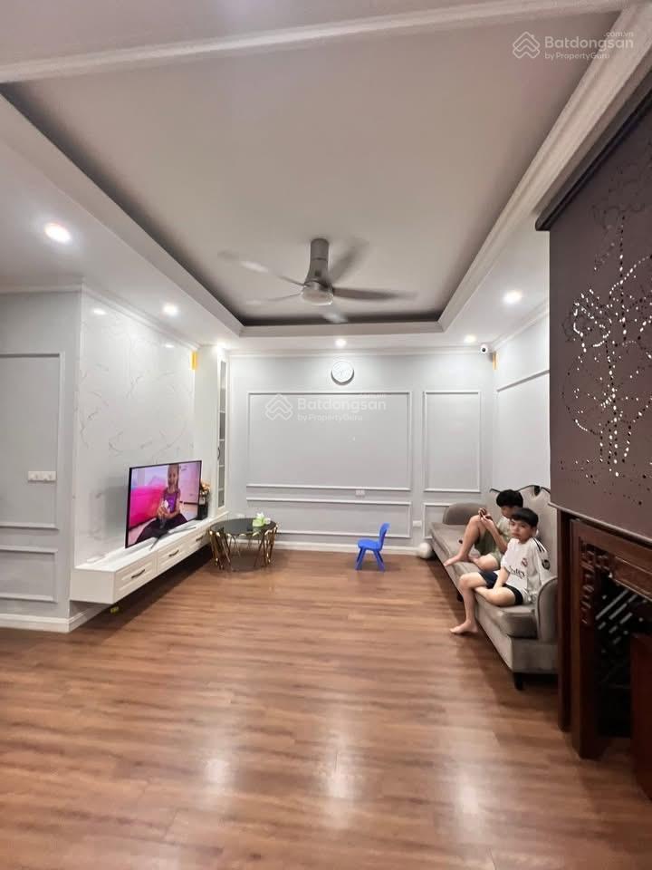 Cho thuê chung cư k35 căn góc 3 ngủ giá 14triệu