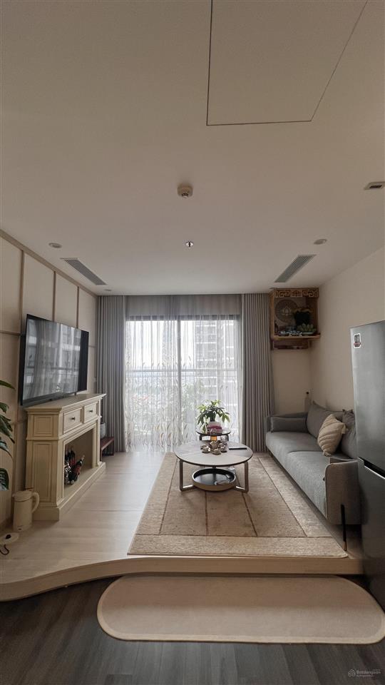 Chính chủ bán căn hộ 1pn+ tòa r1.02  0936 363 ***