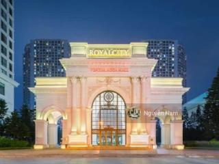 Bán căn hộ royal city toà r3, 109m, 2pn view bể bơi.  0936 363 ***