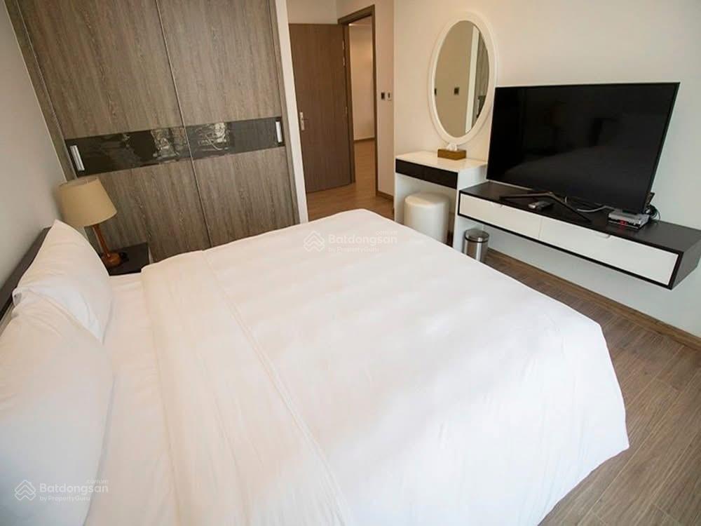 Cho thuê căn hộ vinhomes metropolis, 2pn, view hồ, 80m2.  0936 363 ***