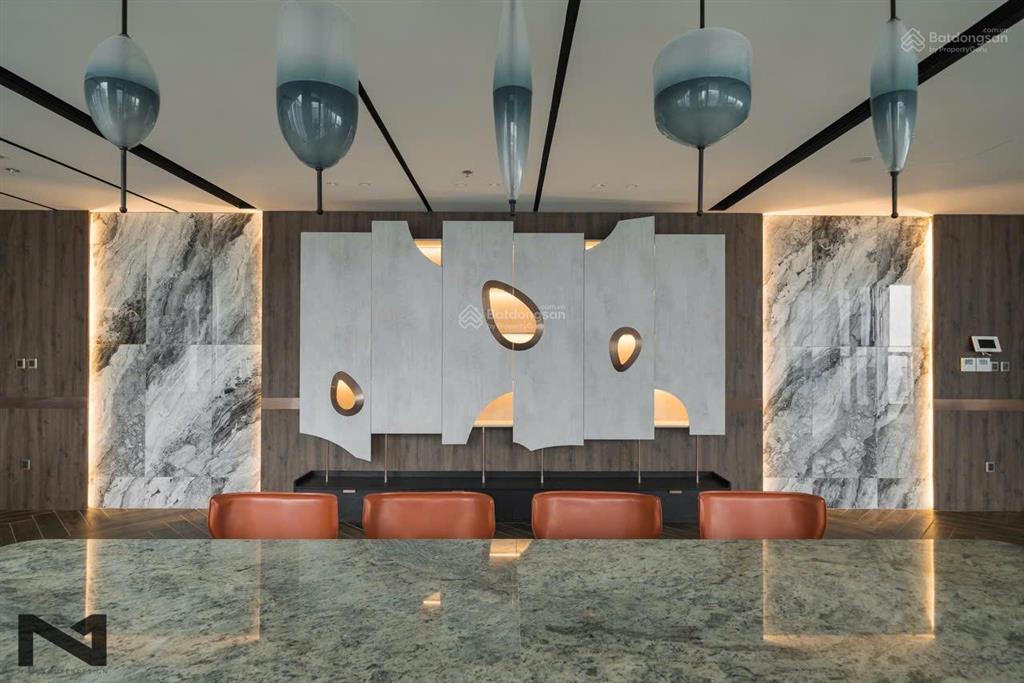 Cho thuê căn penthouses 280m2, view hồ tây, tòa m1 vinhomes metropolis.  0936 363 *** a/nam