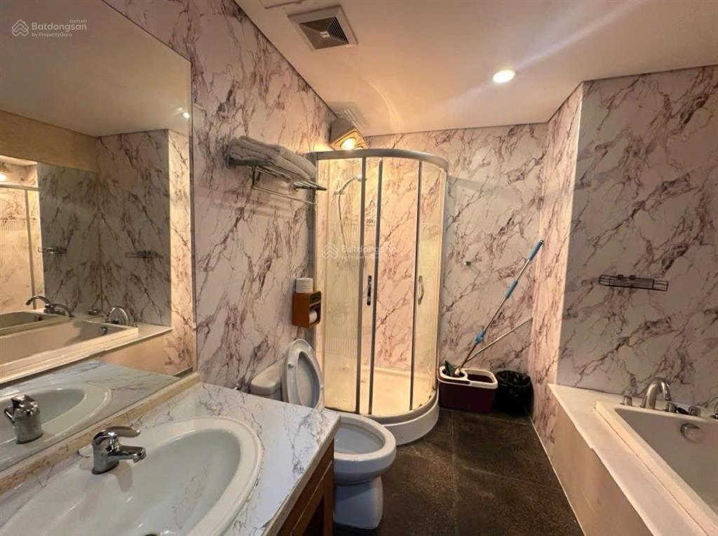 Cho thuê căn 2pn sáng, 114m2, dự án royal city.  o936363925