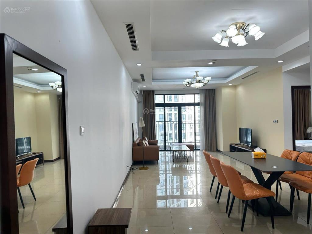 Cho thuê căn 2pn sáng, 114m2, dự án royal city.  o936363925