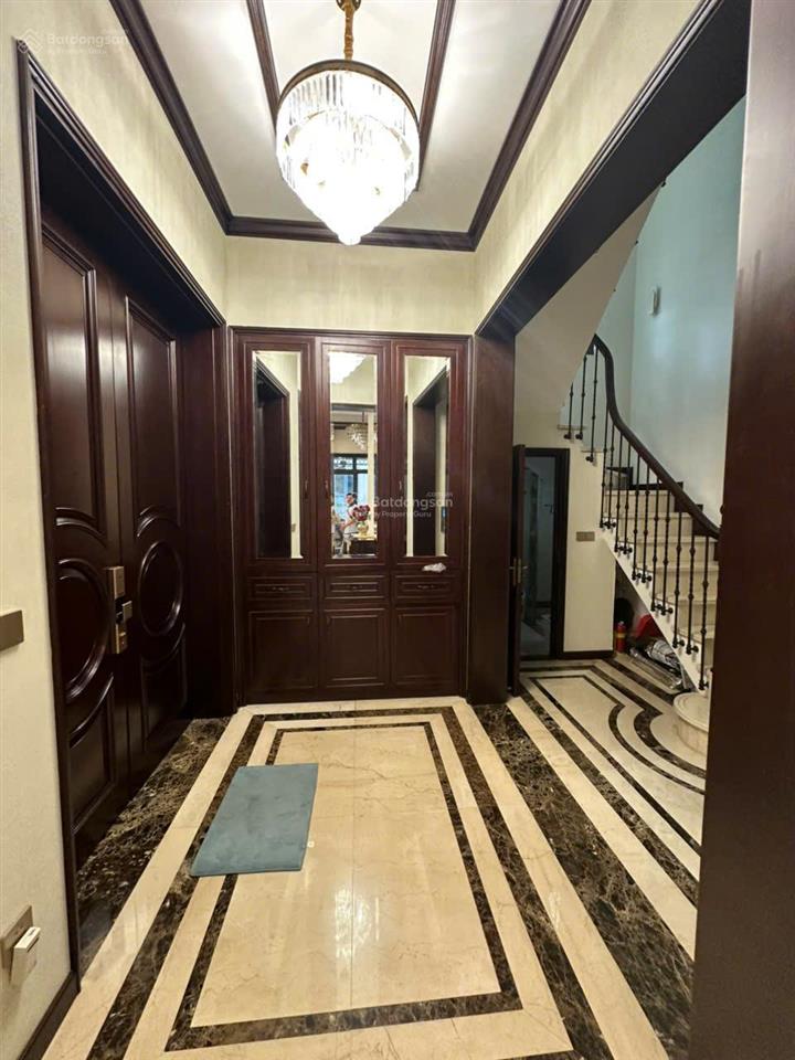 Nhà em bán lại liền kề 628a hoàng hoa thám 85m2x4 tầng thang máy giá 39 tỷ. 0888 486 ***.