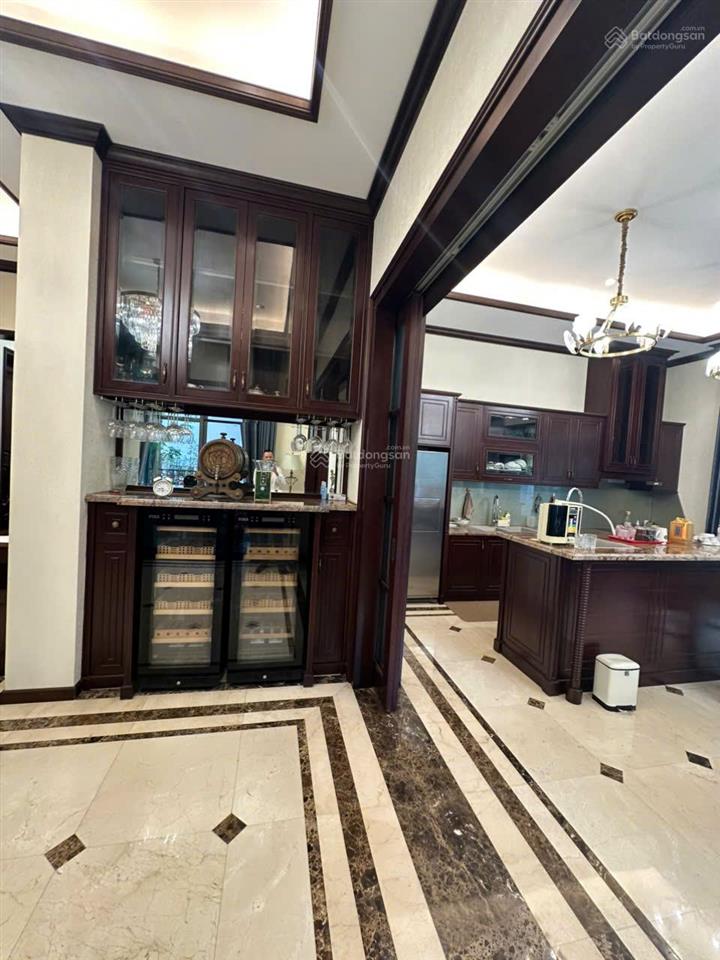 Nhà em bán lại liền kề 628a hoàng hoa thám 85m2x4 tầng thang máy giá 39 tỷ. 0888 486 ***.
