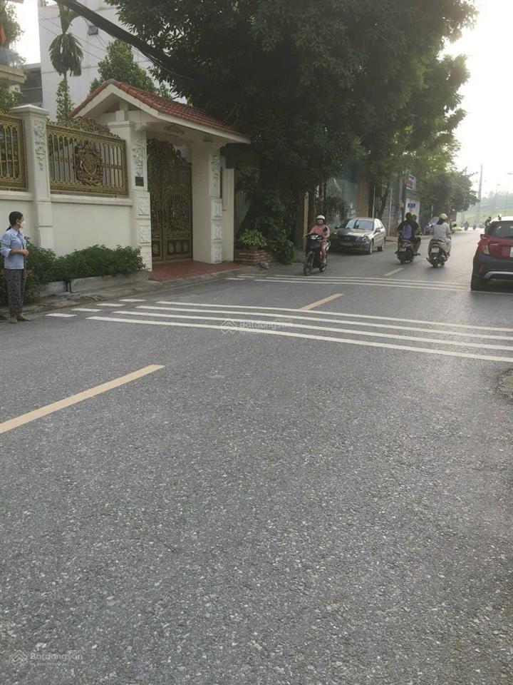 Chính chủ bán nhà mặt phố bát khốilong biên 145m2, mặt tiền 9,9m giá 18,5 tỷ.  0888 486 ***