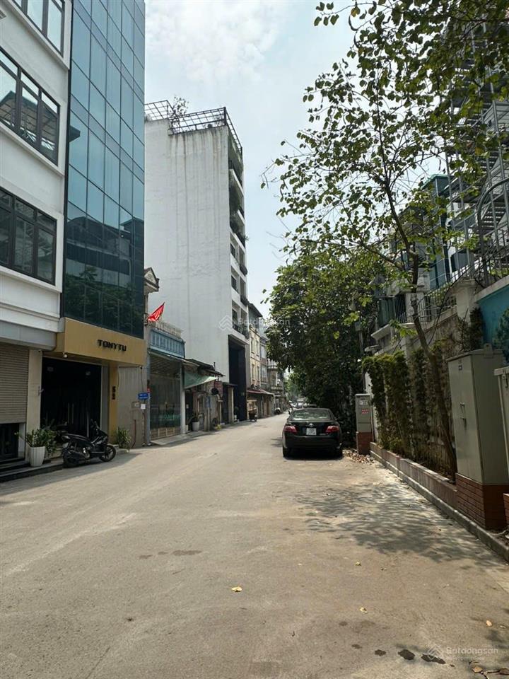 Chính chủ bán nhà mặt phố bát khốilong biên 145m2, mặt tiền 9,9m giá 18,5 tỷ.  0888 486 ***
