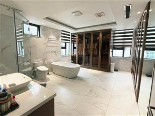 Chính chủ bán lại căn hộ penhouse tòa taseco n01t4 ngoại giao đoàn 220m2 view hồ. 0983 814 ***.