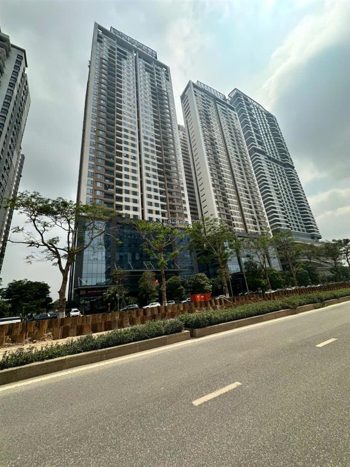Chính chủ bán lại căn hộ penhouse tòa taseco n01t4 ngoại giao đoàn 220m2 view hồ. 0983 814 ***.